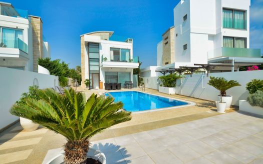 Famagusta Property Stunning 6-Bedroom Villa
