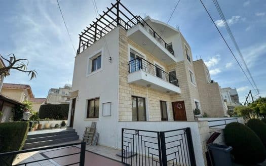 Spacious 3-bedroom house for rent in Limassol