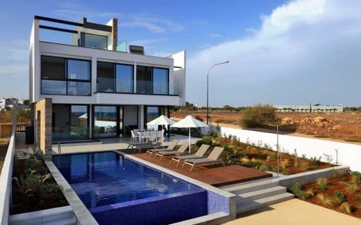 Beachfront 5-bedroom villa for sale in Aiya Thekla