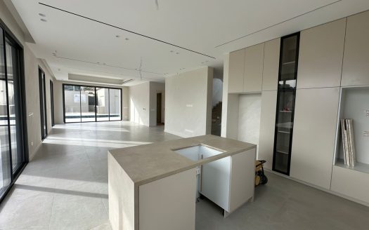 Limassol Property Luxury Five Bedroom Villa