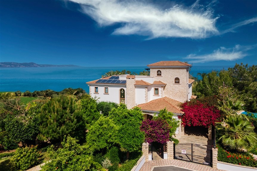 Paphos Property Stunning Spacious Villa