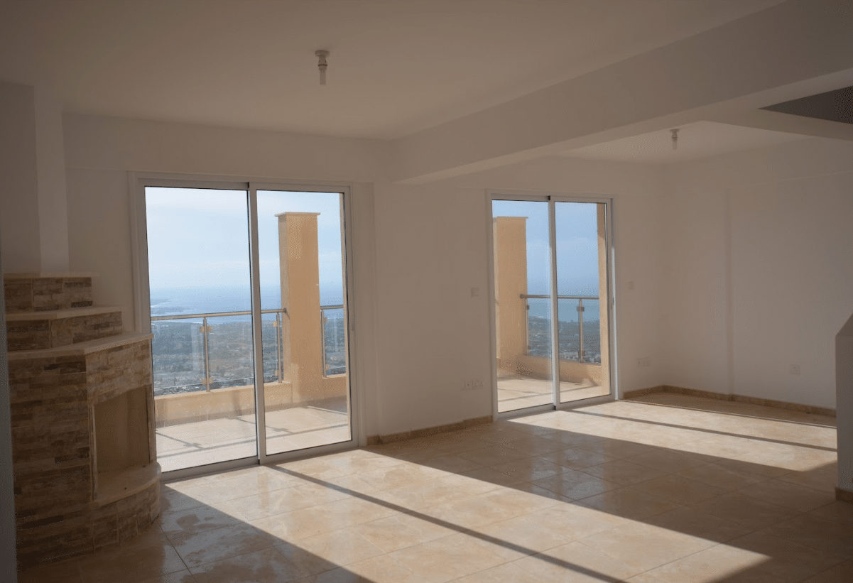 Paphos Property Detached Six Bedroom Villa