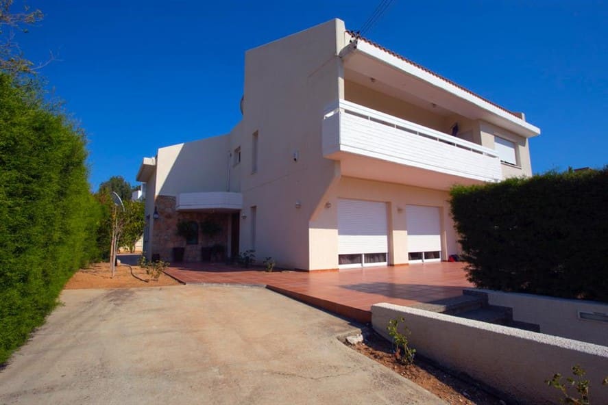 Limassol Property Six Bedroom Villa in Prestigious Area