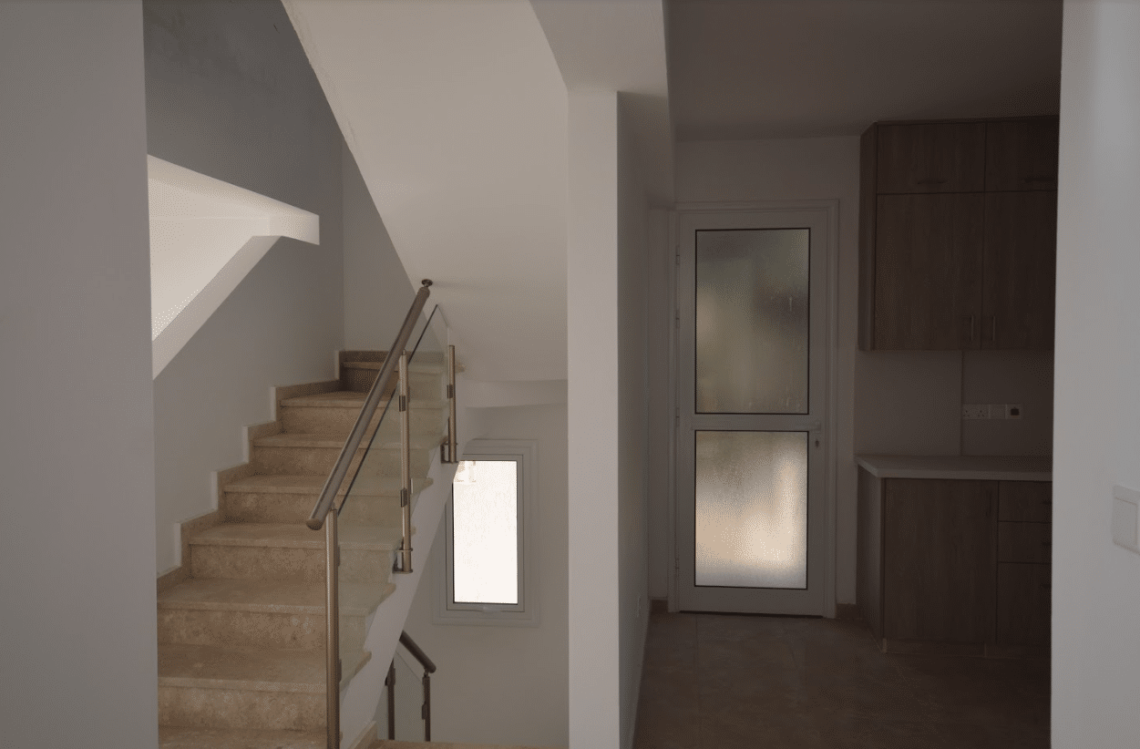 Paphos Property Detached Six Bedroom Villa