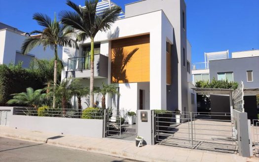 Limassol Property Luxury Three Bedroom Townhouse