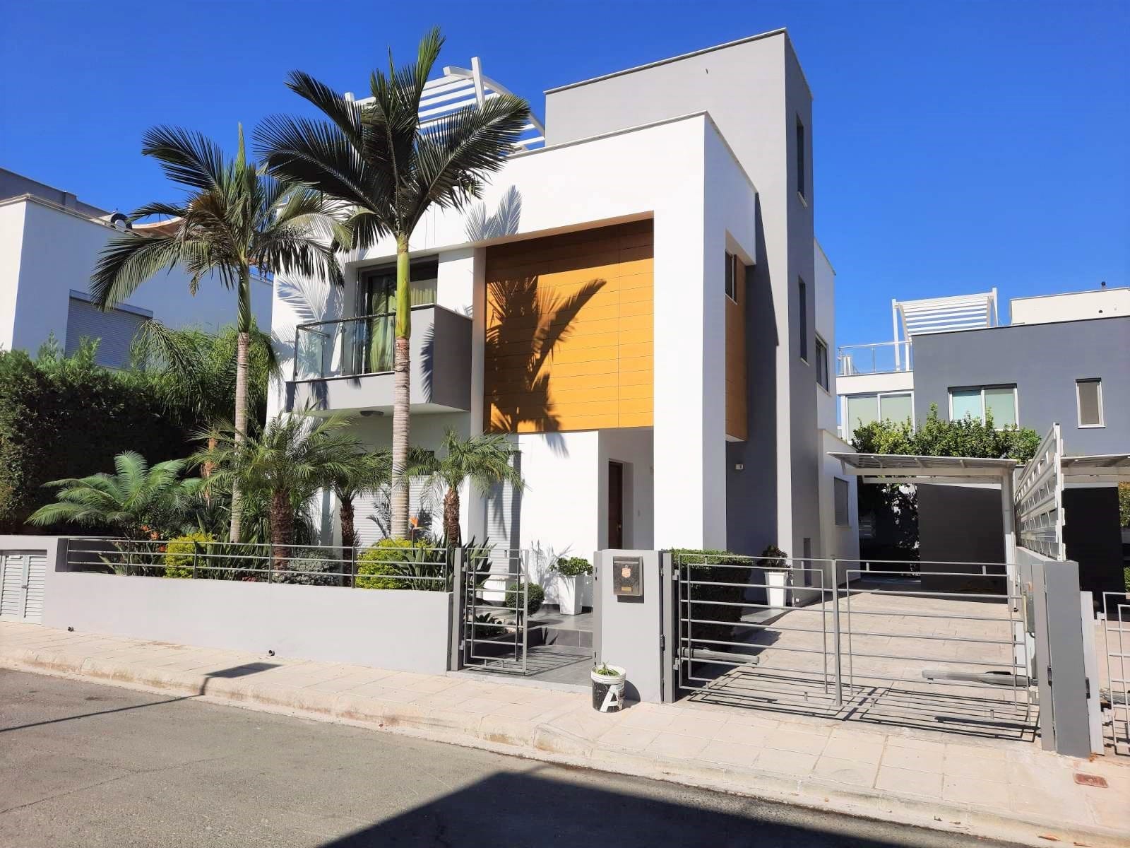 Limassol Property Luxury Three Bedroom Townhouse