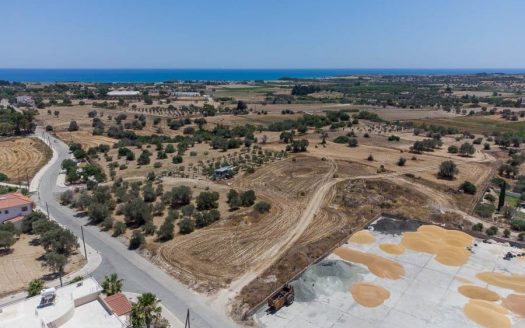 Larnaca Property Plot in Mazotos – 10.619 m2