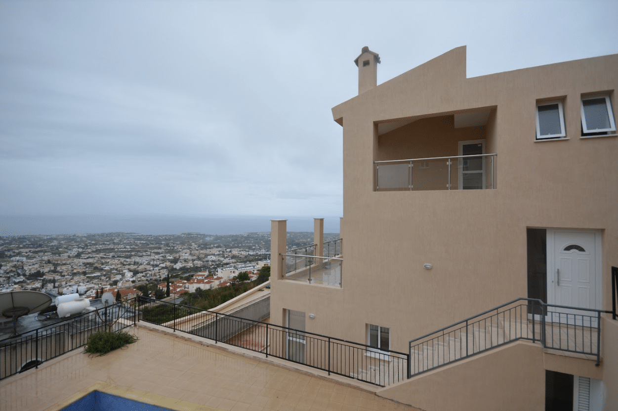 Paphos Property Detached Six Bedroom Villa