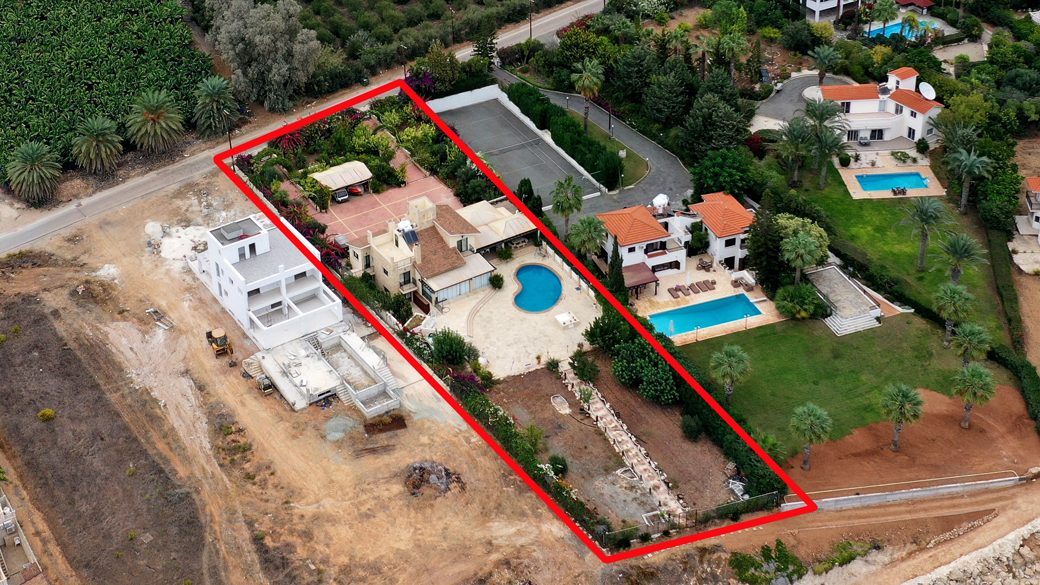 Paphos Property Seaside Three Bedroom Villa