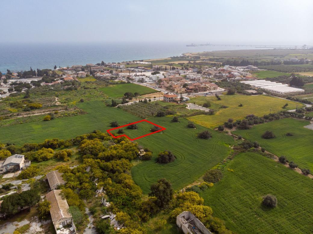 Larnaca Property Field – 1.370 m2 in Zygi