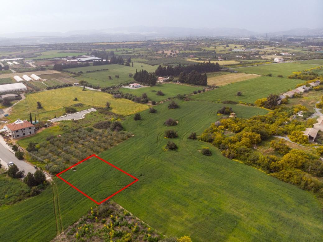 Larnaca Property Field – 1.380 m2 in Zygi