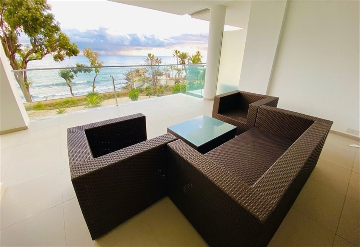 Limassol Property Seafront Luxury Three Bedroom Apartment