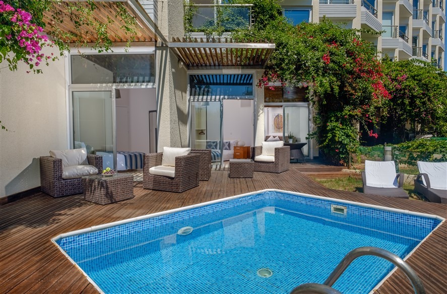 Limassol Property Two Bedroom Seafront Apartment