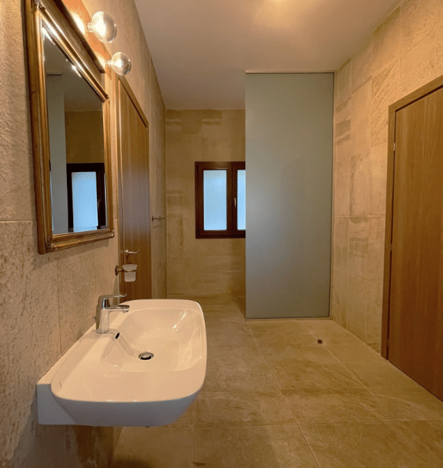 Paphos Property Luxury Five-Bedroom Villa