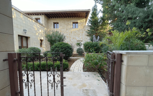 Paphos Property Luxury Five-Bedroom Villa