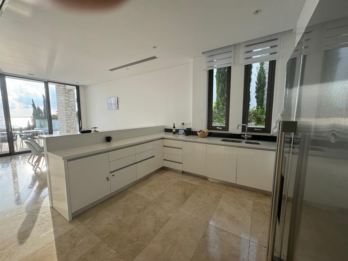 Paphos Property Stunning 5 Bedroom Villa