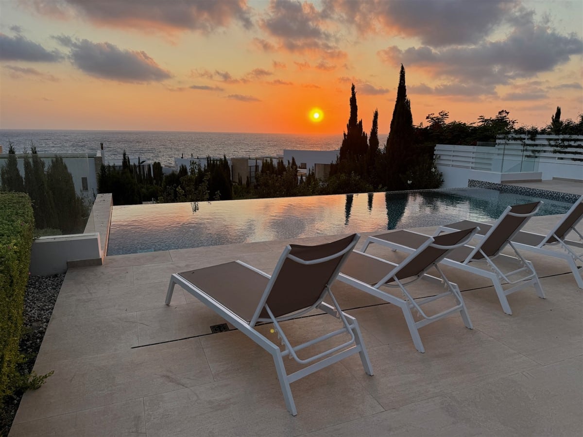 Paphos Property Stunning 5 Bedroom Villa