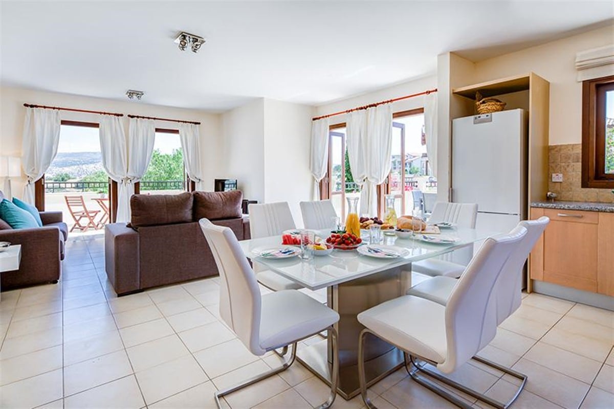 Paphos Property Beautiful 2 Bedroom Apartment