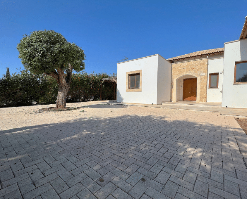 Paphos Property Spacious Three Bedroom House