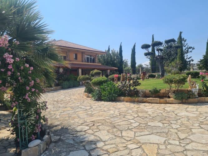 Limassol Property Six Bedroom Villa