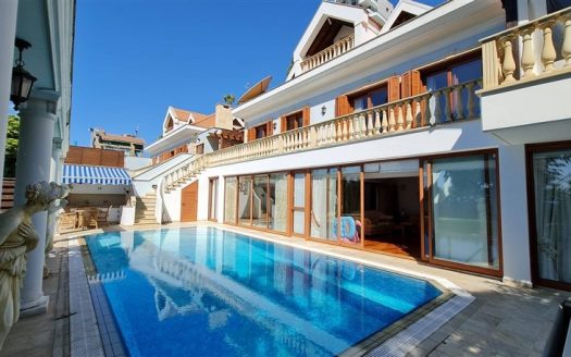 Limassol Property Cozy Spacious Villa On The Seafront