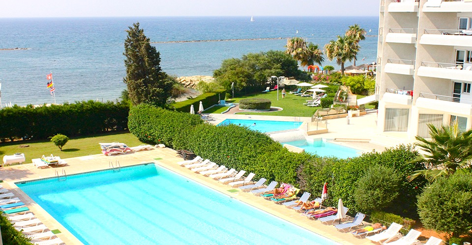 Limassol Property Luxury Three Bedroom Seafront Apartment