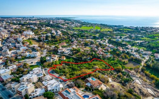 Shared residential field in Chloraka, Paphos