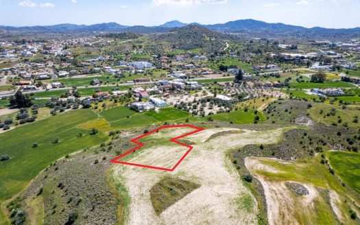 Shared residential field in Agia Varvara, Nicosia