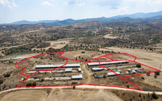 Agricultural fields and a farm  in Analiontas, Nicosia