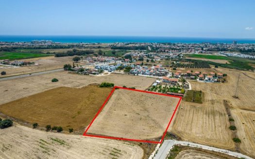 Shared residential field in Pyla, Larnaca