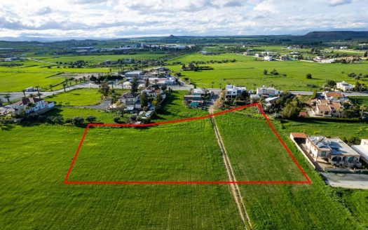 Shared residential field in Athienou, Larnaca