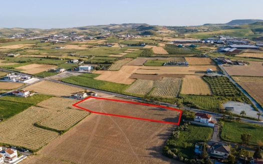 Shared residential field in Athienou, Larnaca