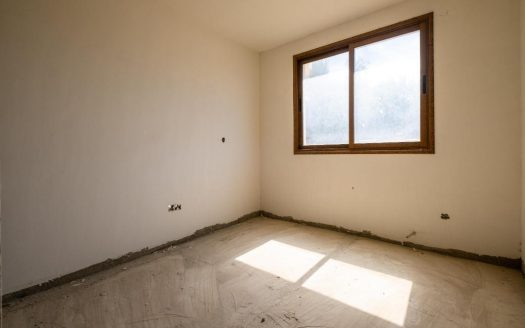 Incomplete 3 bedroom apartment in Polemidia, Limassol