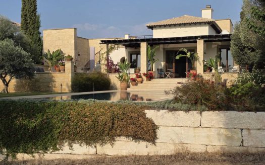 Paphos Property Luxury Three Bedroom Villa in Golf Resort
