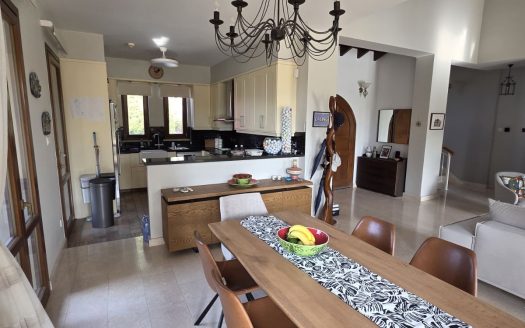 Paphos Property Luxury Three Bedroom Villa in Golf Resort